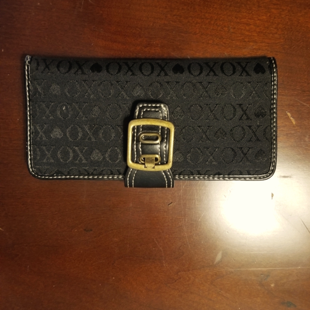 Black wallet